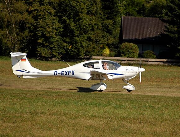 Diamond DA40 in rullaggio
