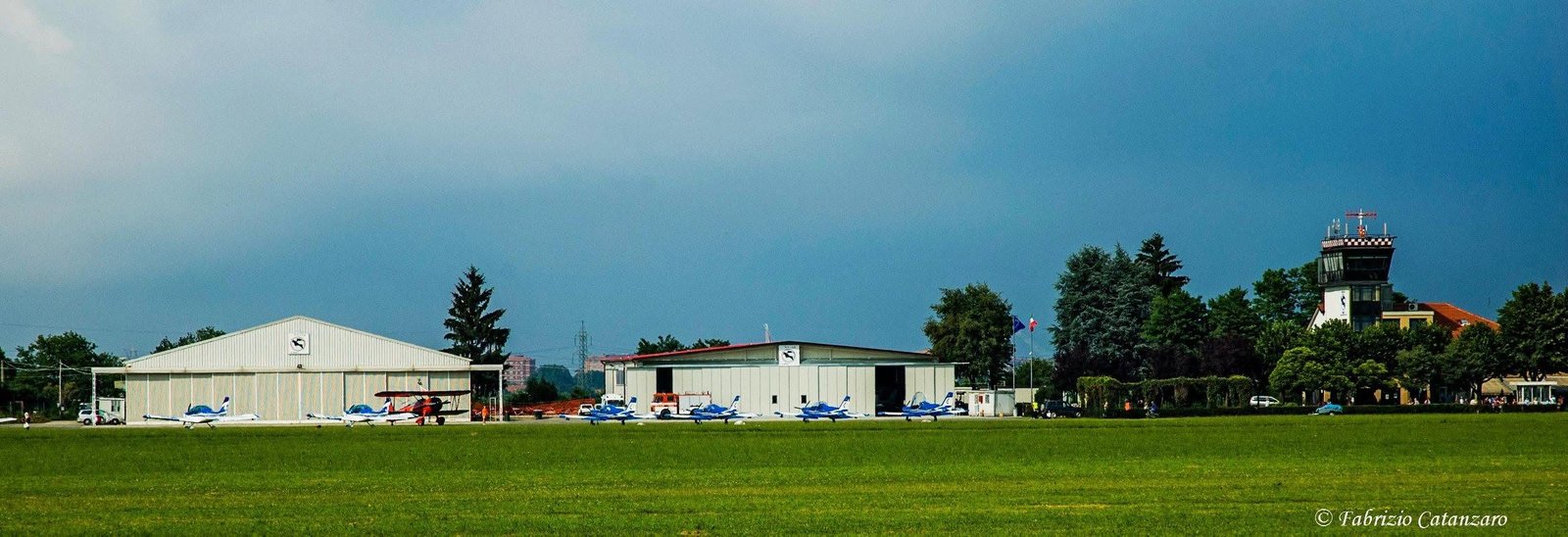 hangar aeroclub torino e piazzale aeroporto torino aeritalia